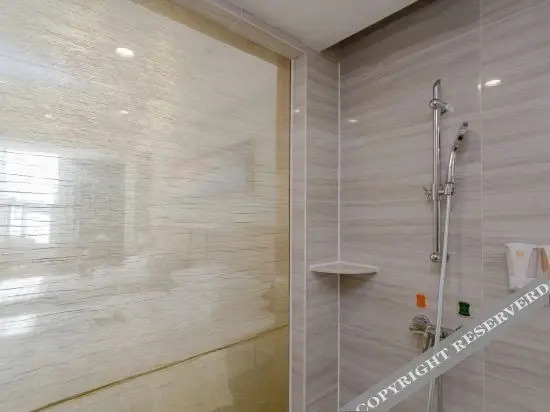 Сичан: Vienna 3 Best Hotel (Xichang Qionghai Wetland Park Hangtian Avenue)