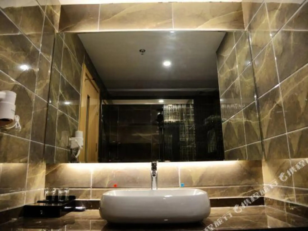 Лянфан: Qianhao Business Hotel