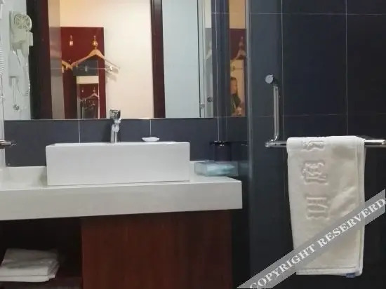 Ляньюньган: 连云港玥庭假日酒店