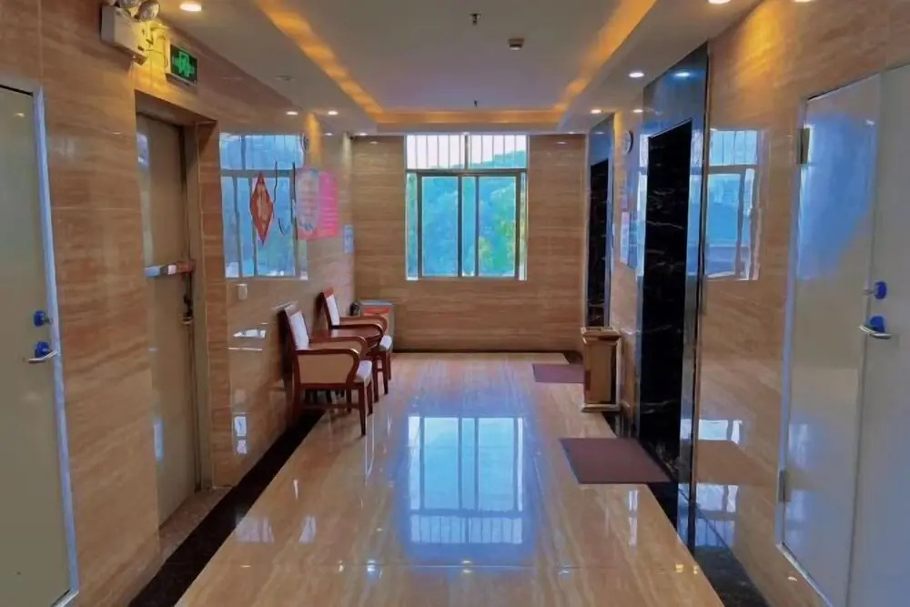 Джиангме: Park Hyatt Business Hotel (Jiangmen East High-speed Railway Station)
