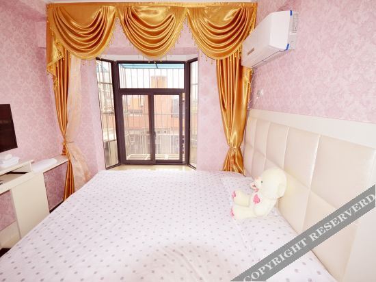Ухань: Rujia theme apartment (Wuhan Hankou railway station store)