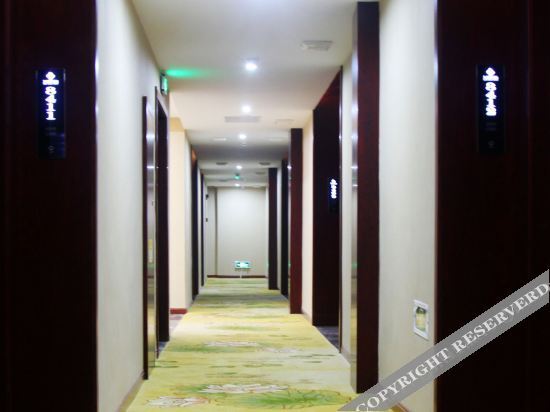 Луань: Holiday Inn on the left bank