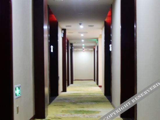 Луань: Holiday Inn on the left bank