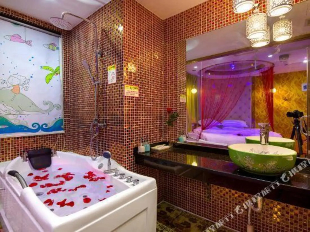 Шаоксинг: Shaoxing Jing'ai Theme Hotel
