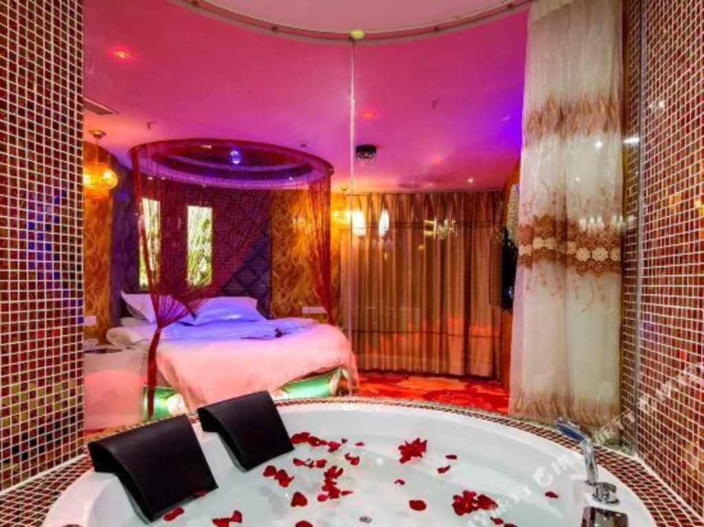 Шаоксинг: Shaoxing Jing'ai Theme Hotel
