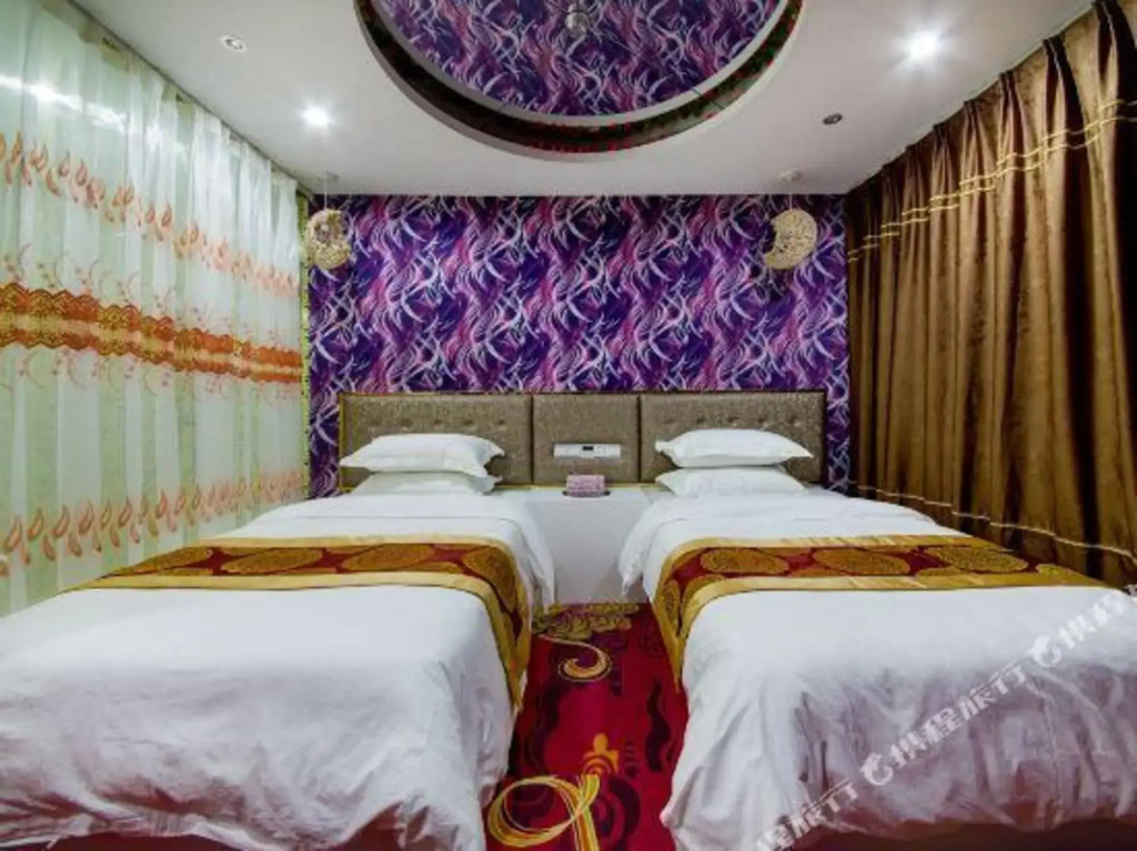 Шаоксинг: Shaoxing Jing'ai Theme Hotel
