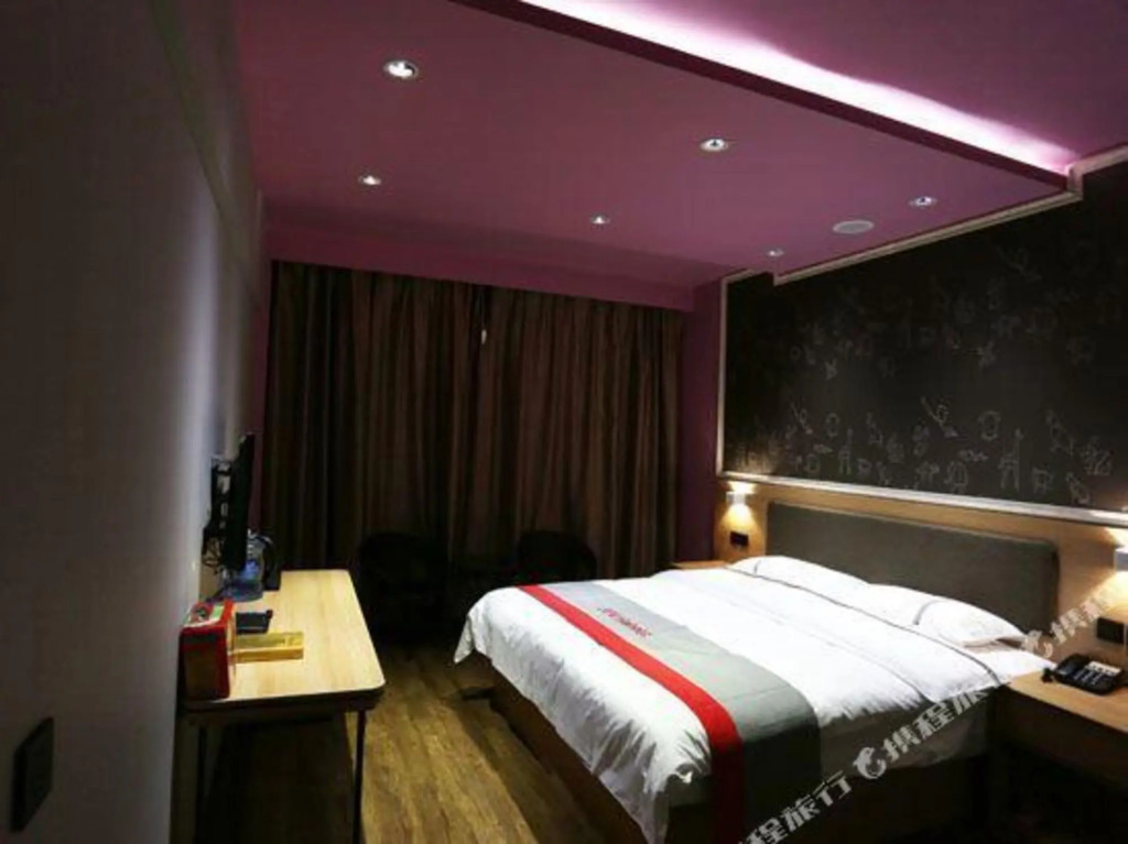 Вэйнань: Junyi Hotel (Weinan Baishui Dongfeng Road Yadong Branch)