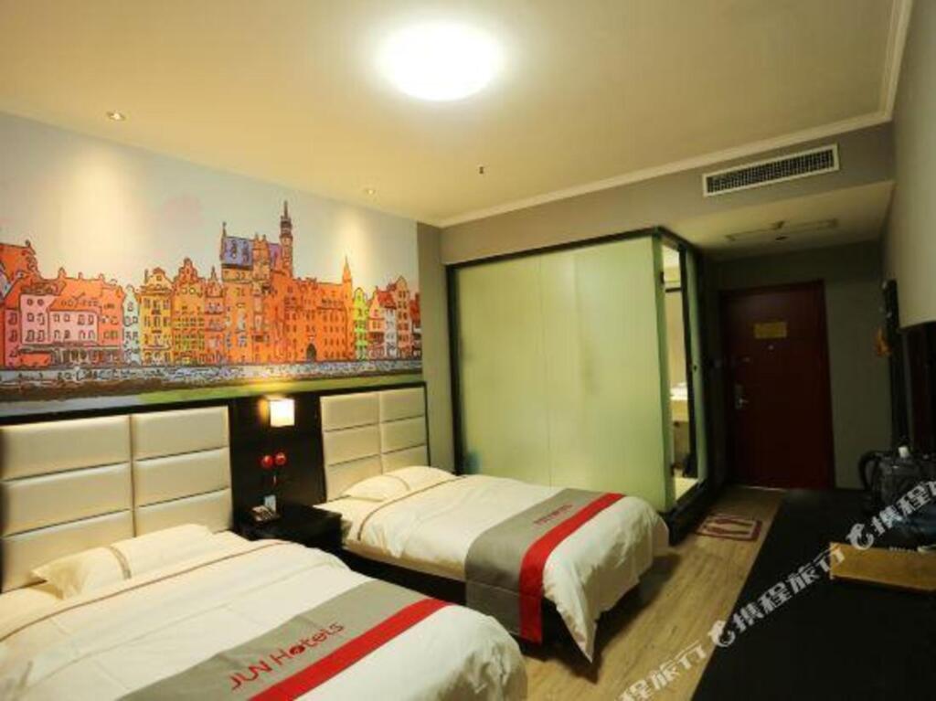 Вэйнань: Junyi Hotel (Weinan Baishui Dongfeng Road Yadong Branch)