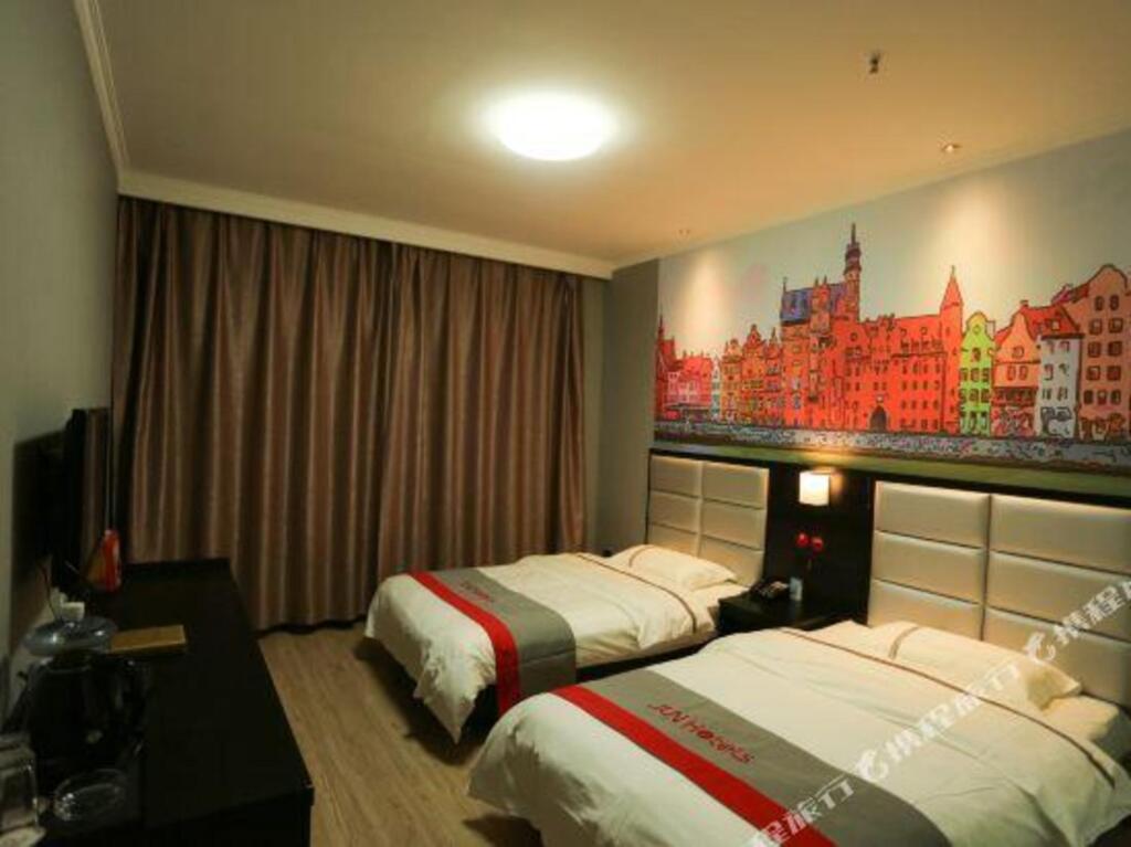Вэйнань: Junyi Hotel (Weinan Baishui Dongfeng Road Yadong Branch)
