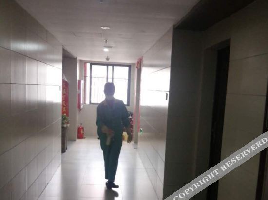 Хойчжоу: Qiansu Light Luxury Apartment (Daxiwan West District Country Garden Feicuishan)