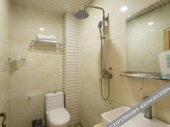 Кайфын: Yipai Chain Hotel (Qixian County Middle School Shop)