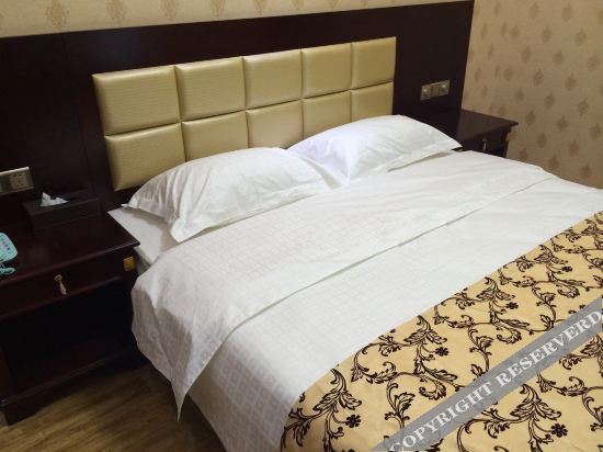 Чжэнчжоу: 中牟7天地商务酒店