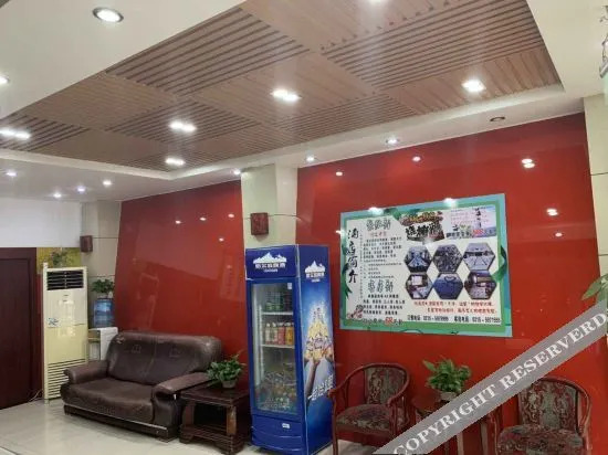 Таншань: Huaying Hotel (Tangshan Qianxi Yufeng Street Shop)