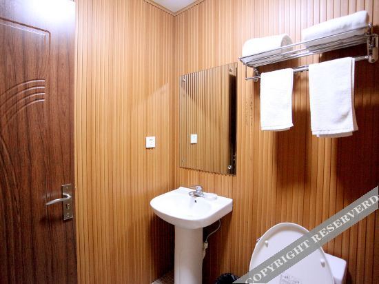 Аньшань: Oyo Anshan Hongye Hotel (No. 8 middle school store)