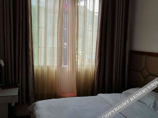 Цинлун: Tianhe Business Hotel