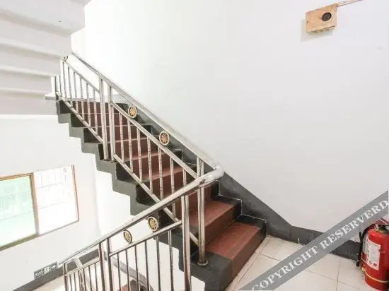 Йиян: Yiyang Hongfu Business Hotel