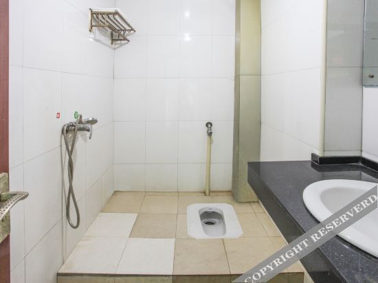 Йиян: Yiyang Hongfu Business Hotel