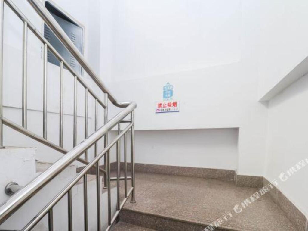 Жичжао: 罗曼罗兰连锁宾馆（日照大学城店）
