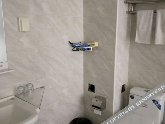 Чанша: Rainbow 24 Hour Hotel (Information College Shop)