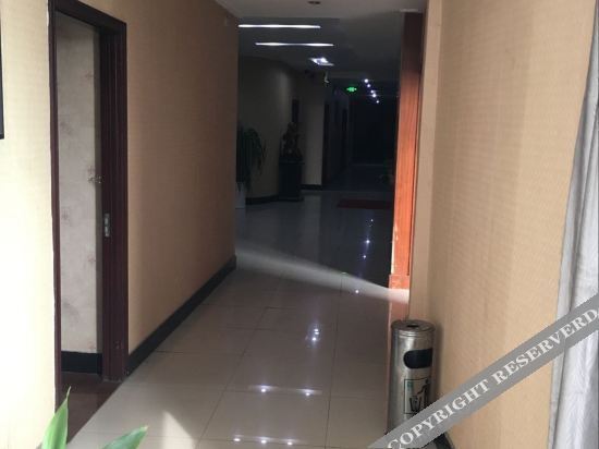 Чанчжоу: 常州新富缘宾馆