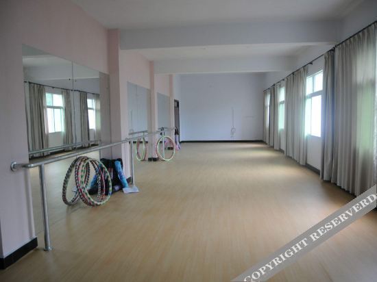 Циньхуандао: 北戴河贵宾楼(碧螺塔店)