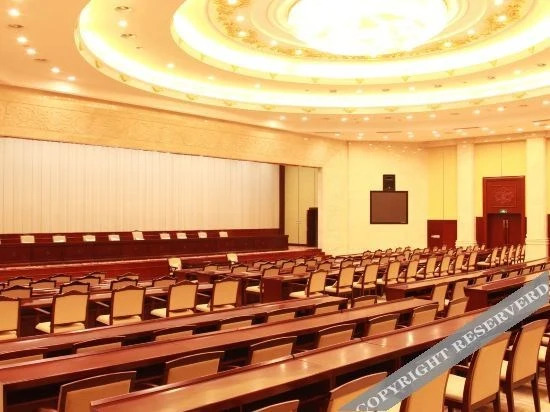 Циньхуандао: 北戴河贵宾楼(碧螺塔店)
