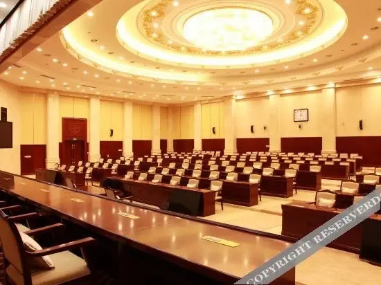 Циньхуандао: 北戴河贵宾楼(碧螺塔店)
