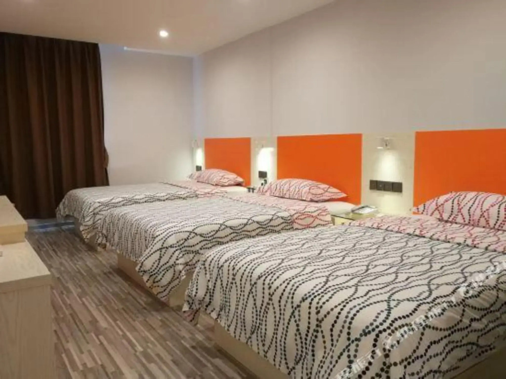 Чунцзо: Ningming Yuelai Holiday Hotel