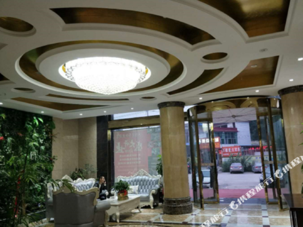 Ичунь: Wanzai Dongsheng Business Express Hotel
