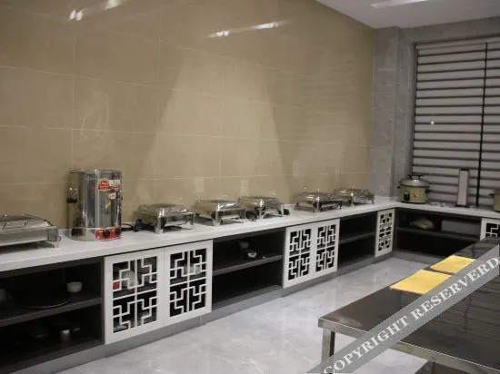 Линьцан: Shuangjiang Platinum Hotel