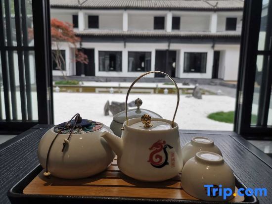 Шангри-Ла: Qingdu Xiangyuan  (Shangri-La Tiger Leaping Gorge)
