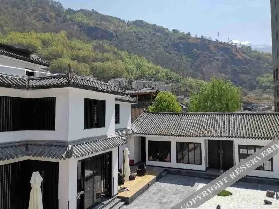 Шангри-Ла: Qingdu Xiangyuan  (Shangri-La Tiger Leaping Gorge)
