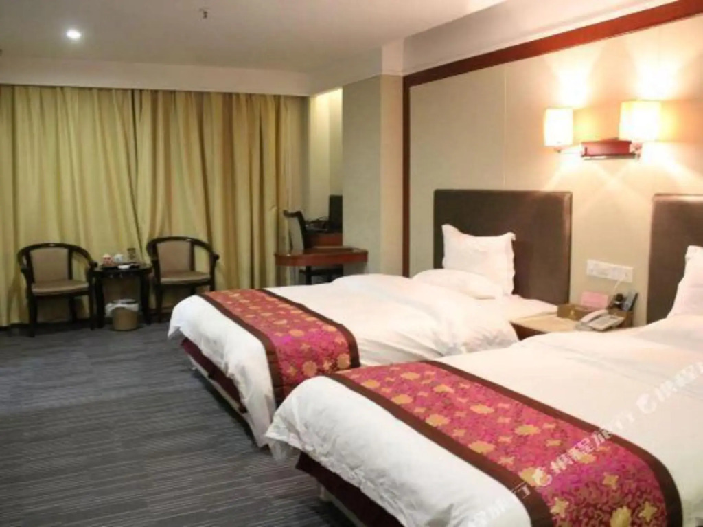 Чжаоцин: Sihui Longcheng Hotel