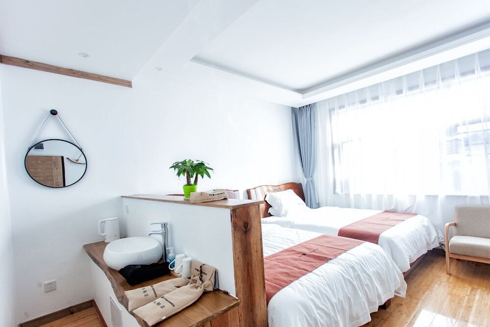 Дали: Sea View Inn