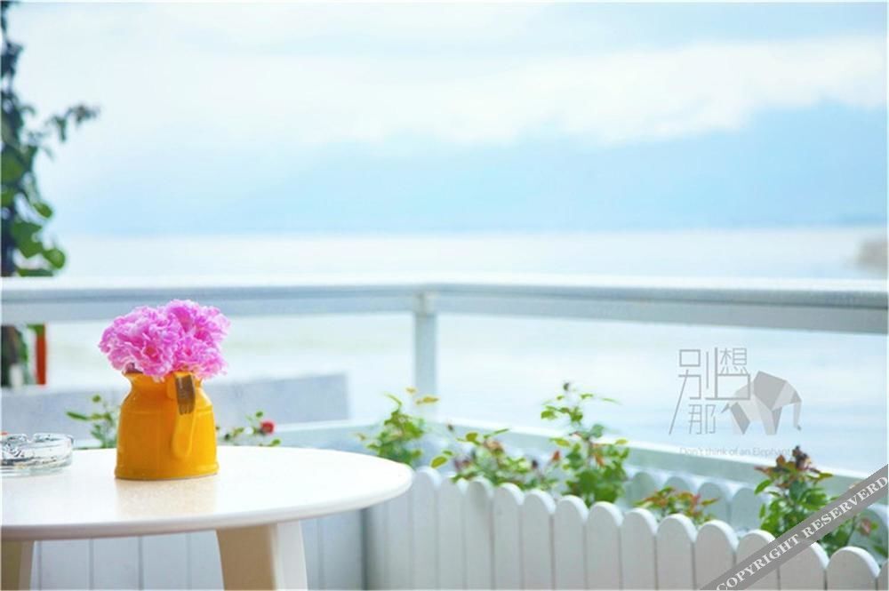 Дали: Sea View Inn