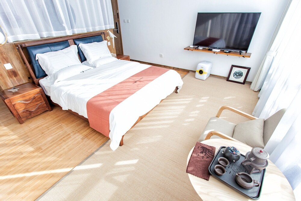 Дали: Sea View Inn