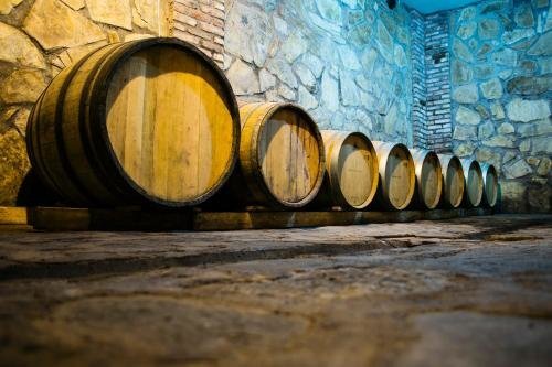 Кварели: Shaloshvili's Cellar Hotel