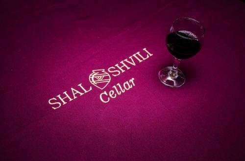 Кварели: Shaloshvili's Cellar Hotel