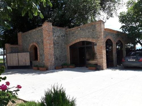 Кварели: Shaloshvili's Cellar Hotel