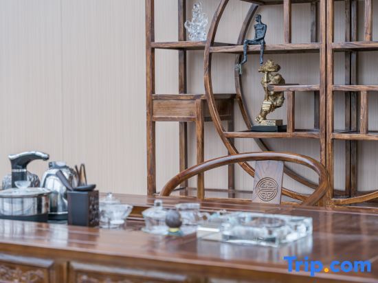 Чжэнчжоу: Dengfeng Rezen Select Hotel