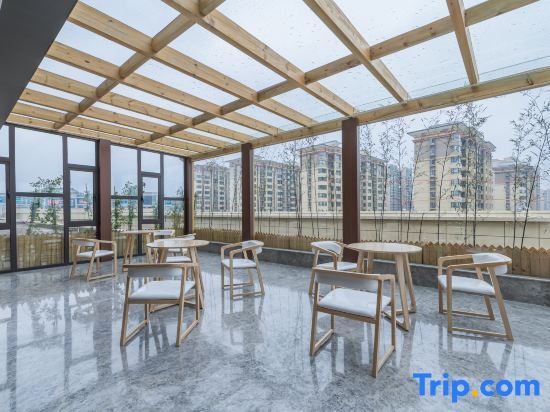 Чжэнчжоу: Dengfeng Rezen Select Hotel
