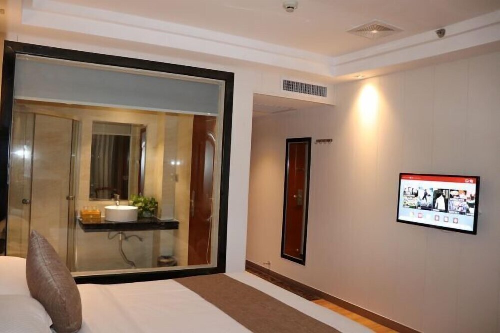 Чжаоцин: Baihua Holiday Hotel