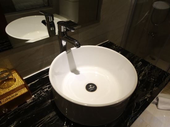 Чжаоцин: Baihua Holiday Hotel