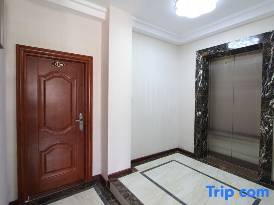 Чжаоцин: Baihua Holiday Hotel