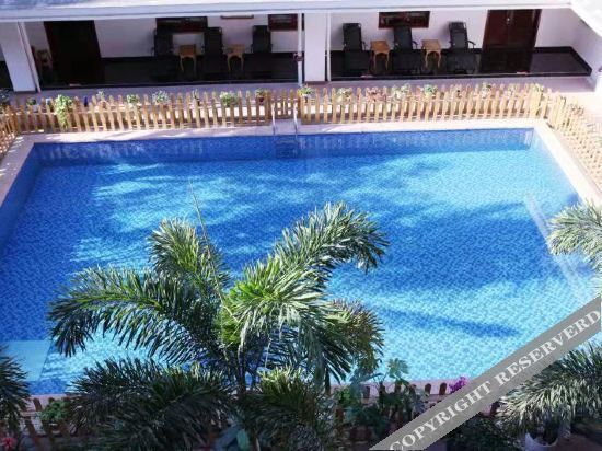 Цзинхун: 西双版纳景洪隆泰花园酒店(告庄星光夜市店)