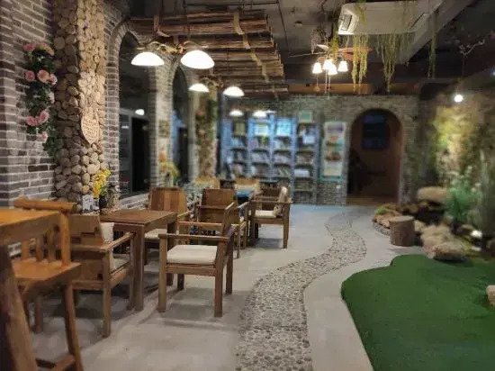 Шаогуань: Guiran Inn