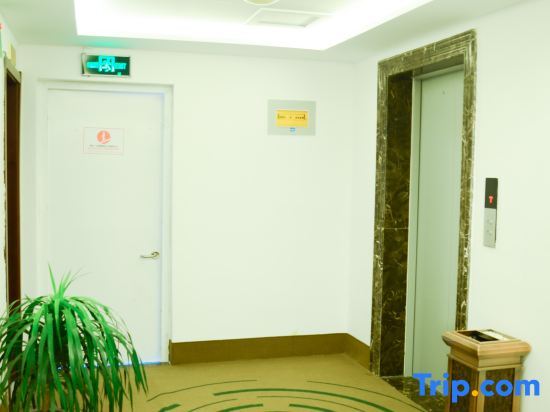 Цзинин: Greenhouse Zhixuan Hotel Qufu High Speed Railway Station