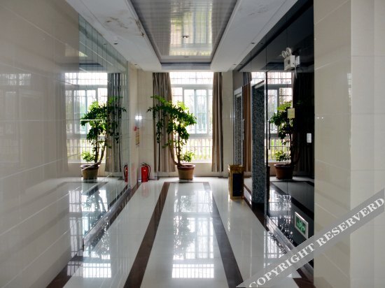 Уху: Chengpin Business Hotel