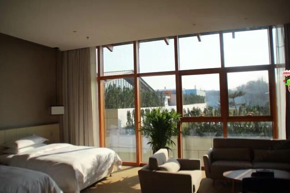 Чжэнчжоу: Enjoy Hot Spring Boutique Hotel (Synear Golf International Community)