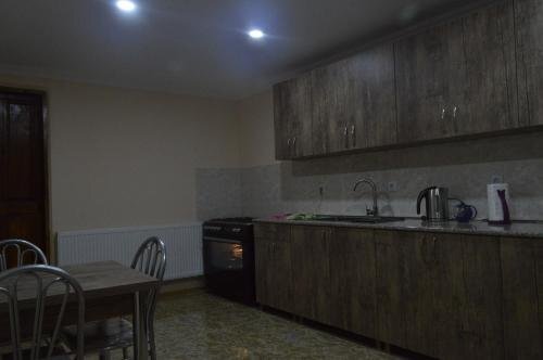 Степанцминда: Guest House Qubi
